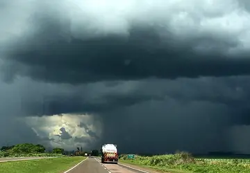 Sob alerta de tempestade, chuva não deve dar trégua para Mato Grosso do Sul nesta segunda-feira